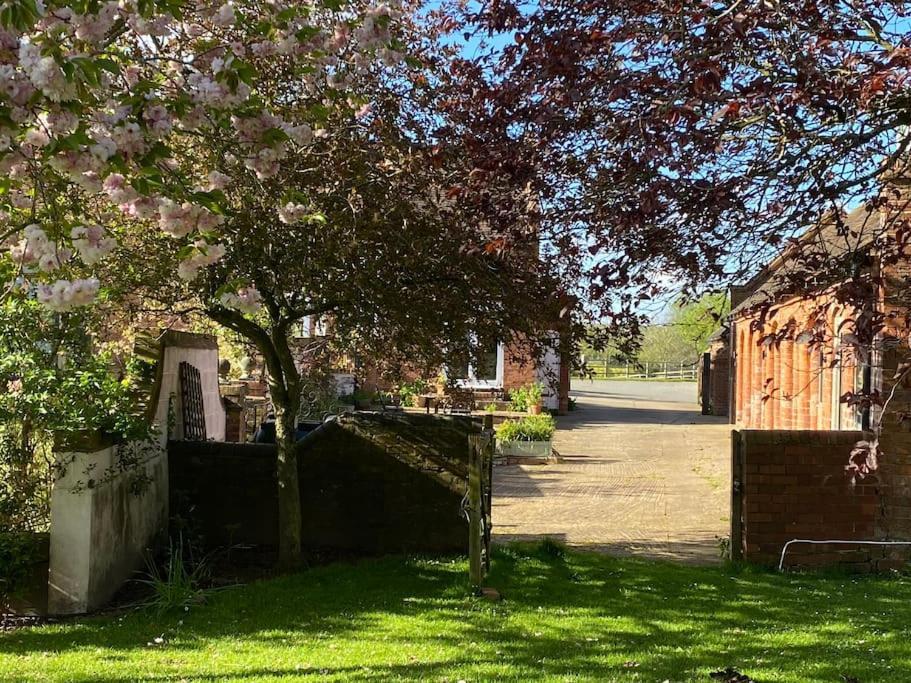 Cottage Barn Conversion On Working Farm Ουόρσεστερ Εξωτερικό φωτογραφία